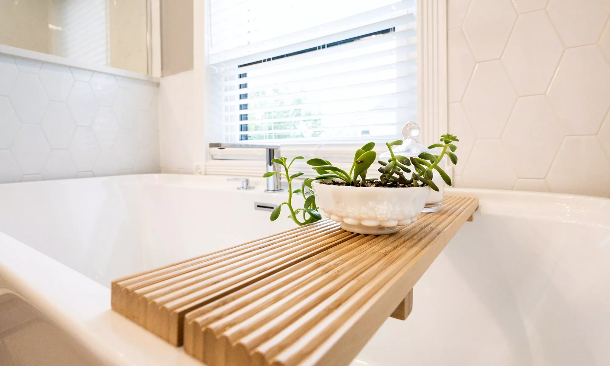 wod shelf in a freestanding bathtub