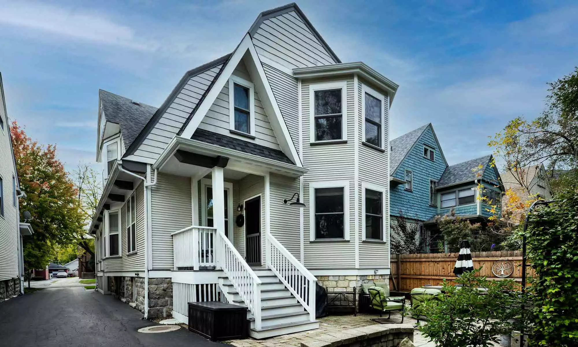 exterior view of vintage victorian second floor primary suite addition